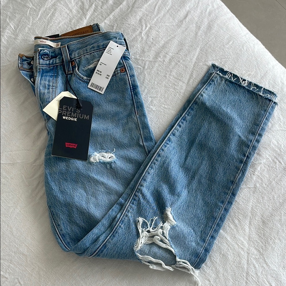 Levi's High-Rise Wedgie Distressed Jeans NWT